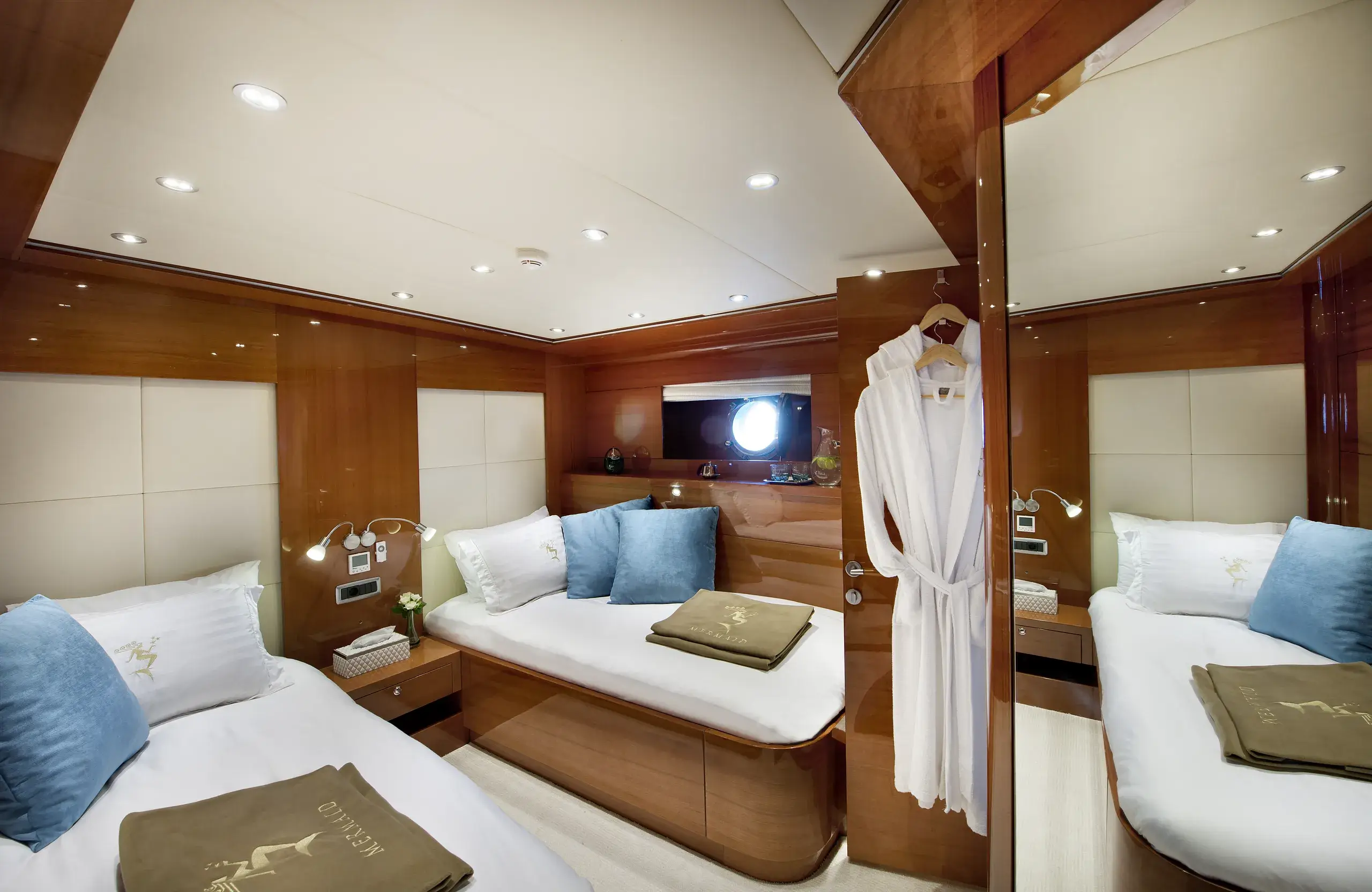 Guest cabin aboard M/Y Mermaid