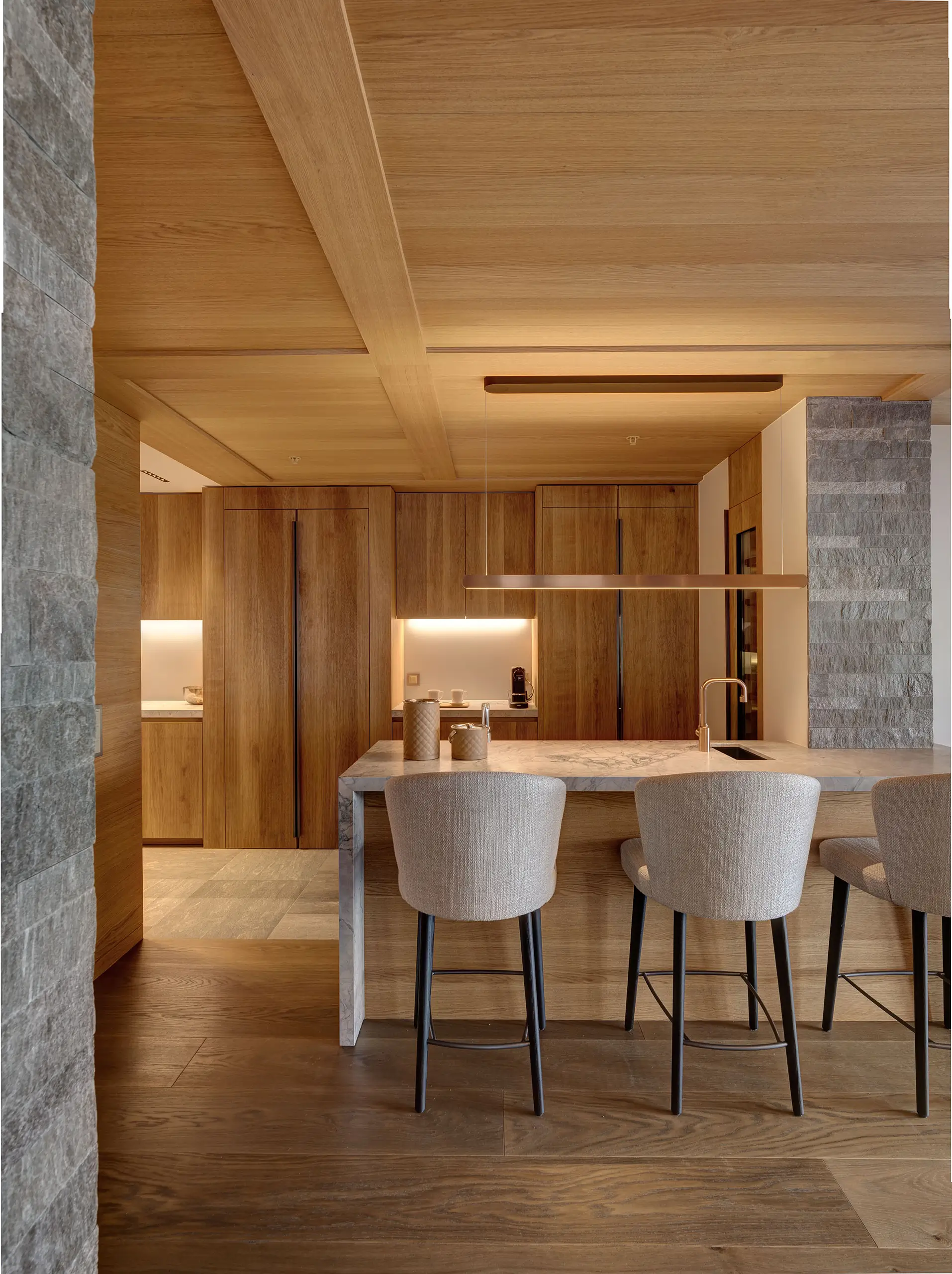 Bar back